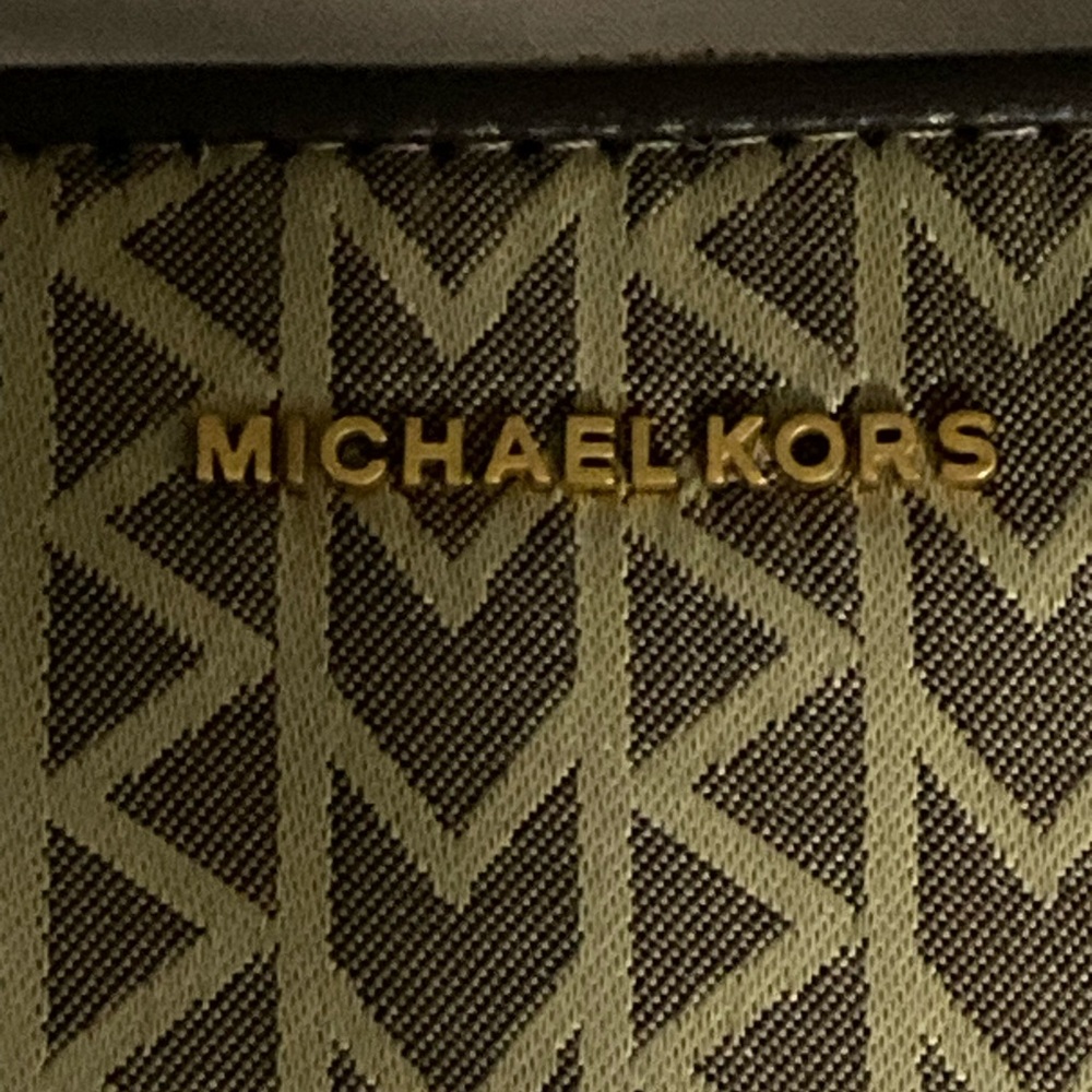 NWT Michael Kors Chevron Wallet in Brown and Cream - Picture 2 of 4